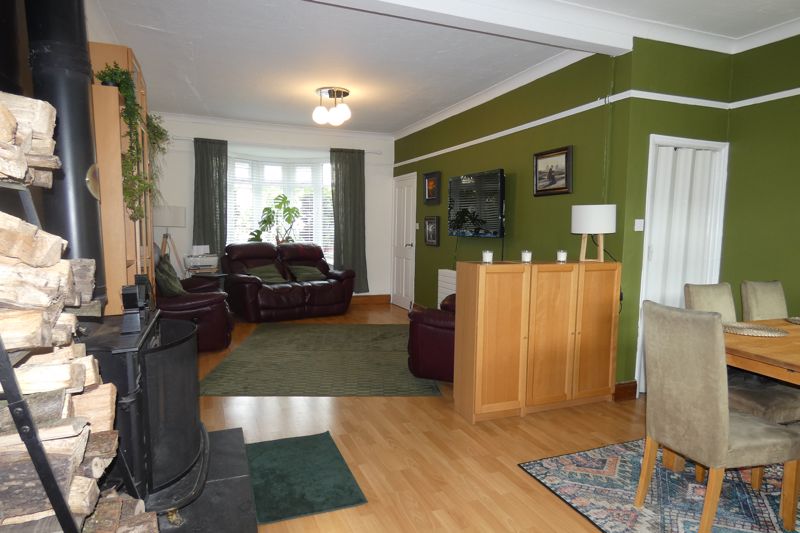 Lounge/Diner- click for photo gallery